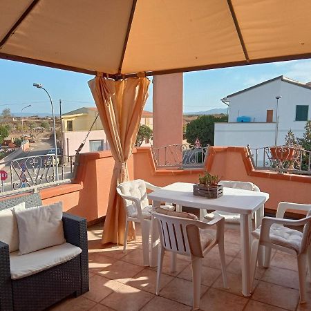 Casa Vacanza Le 2 Isole Suni Eksteriør billede