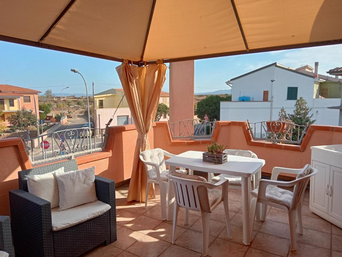 Casa Vacanza Le 2 Isole Suni Eksteriør billede